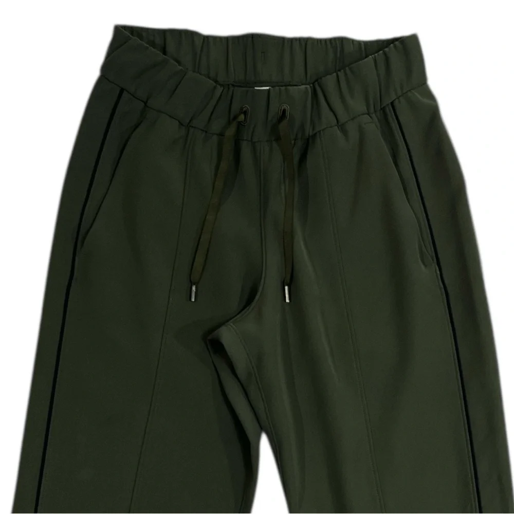 Lululemon On the Right Track Pant size 2 in Dark Olive / Black